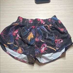 Black lululemon hotty hots shorts size 4